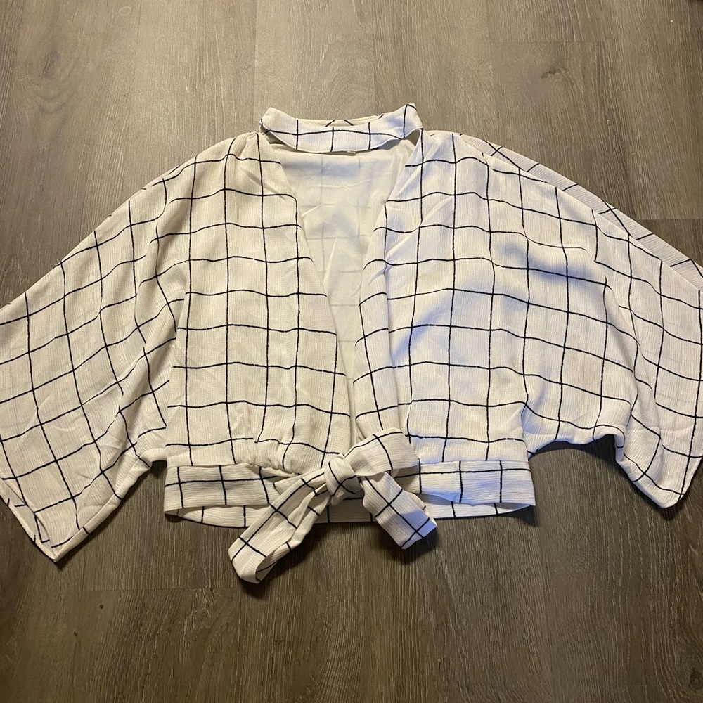 White and Black Grid Patterned Top - Picture 4 of 5